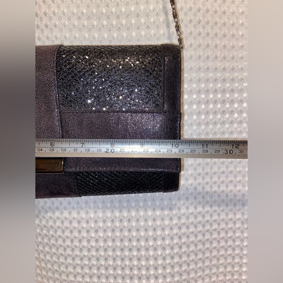 Women’s‎ Le Château sparkly and shiny black chic Clutch with removable chain - Picture 11 of 14